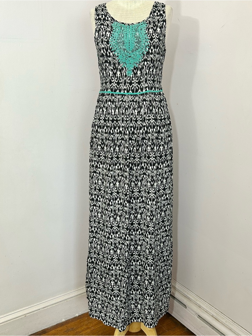 THML Embroidered Rayon Maxi Dress Medium